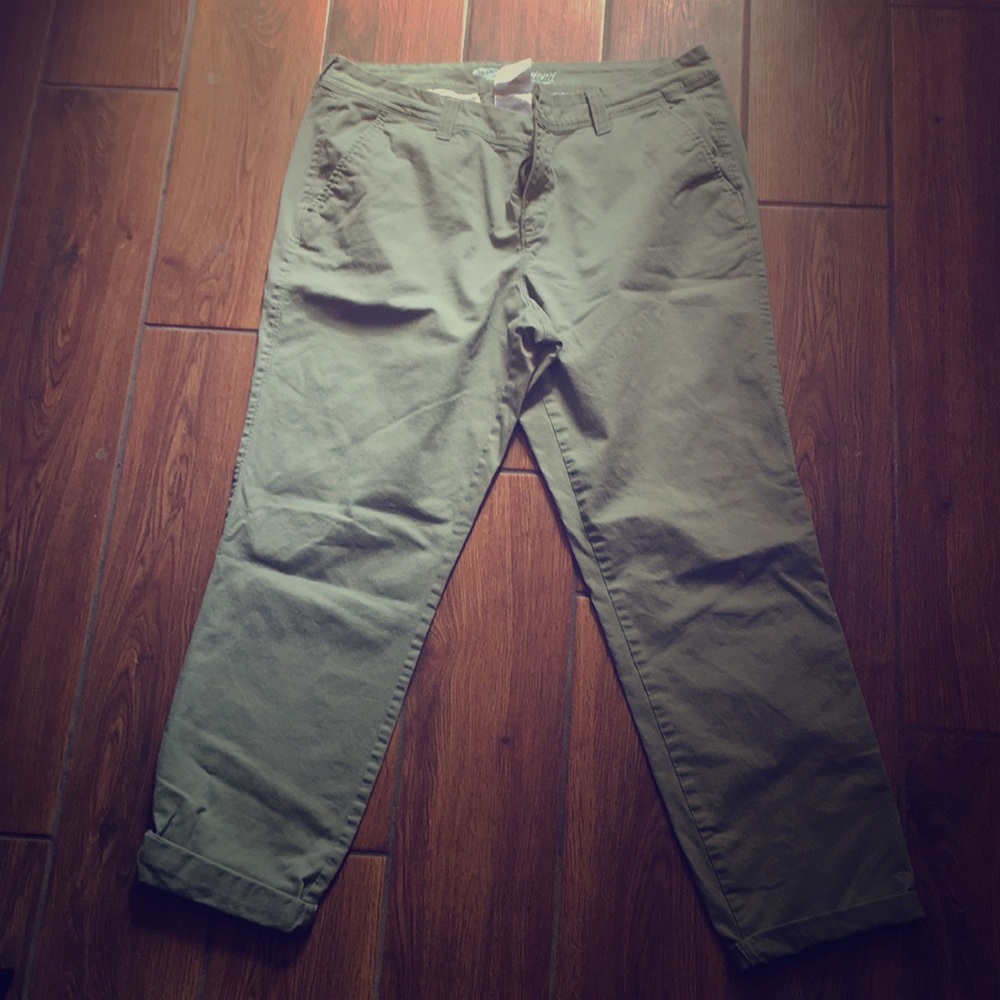 Green Old Navy boyfriend Capri’s